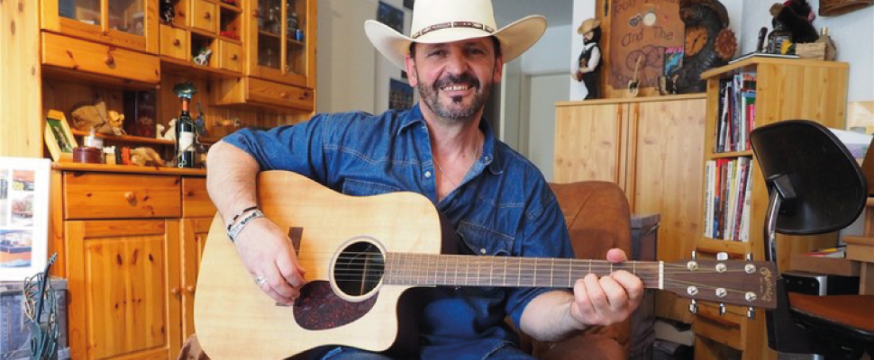 Country Musiker Rolf Fritschi ist auf dem Highway zum Glück (Aus der Fricktaler Zeitung 2005)